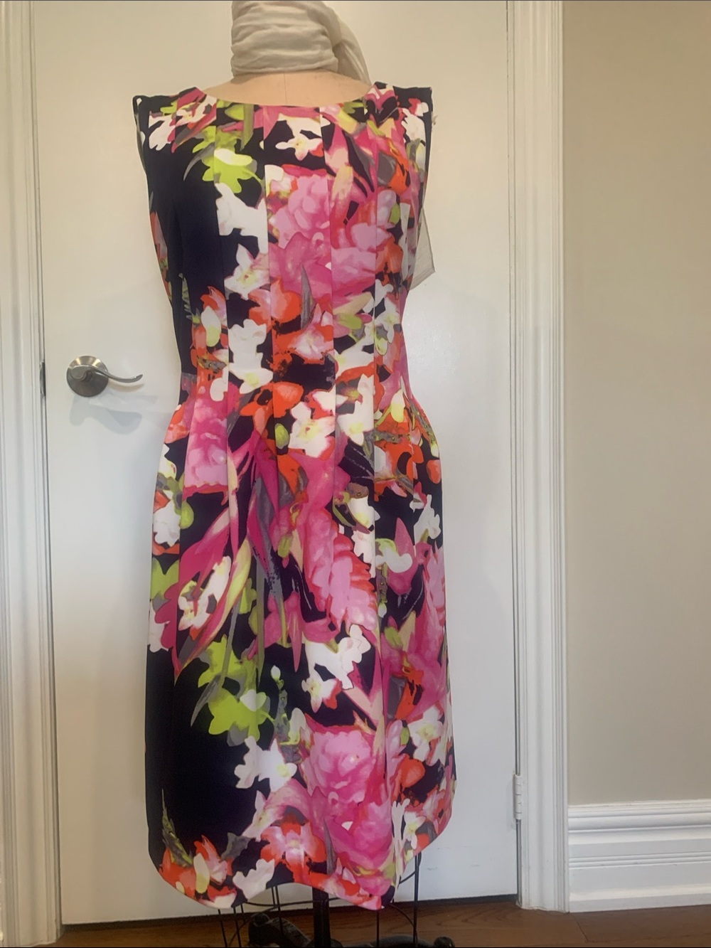 Vince Camuto Floral Pink & Black Sleeveless Dress w tucks & back zipper